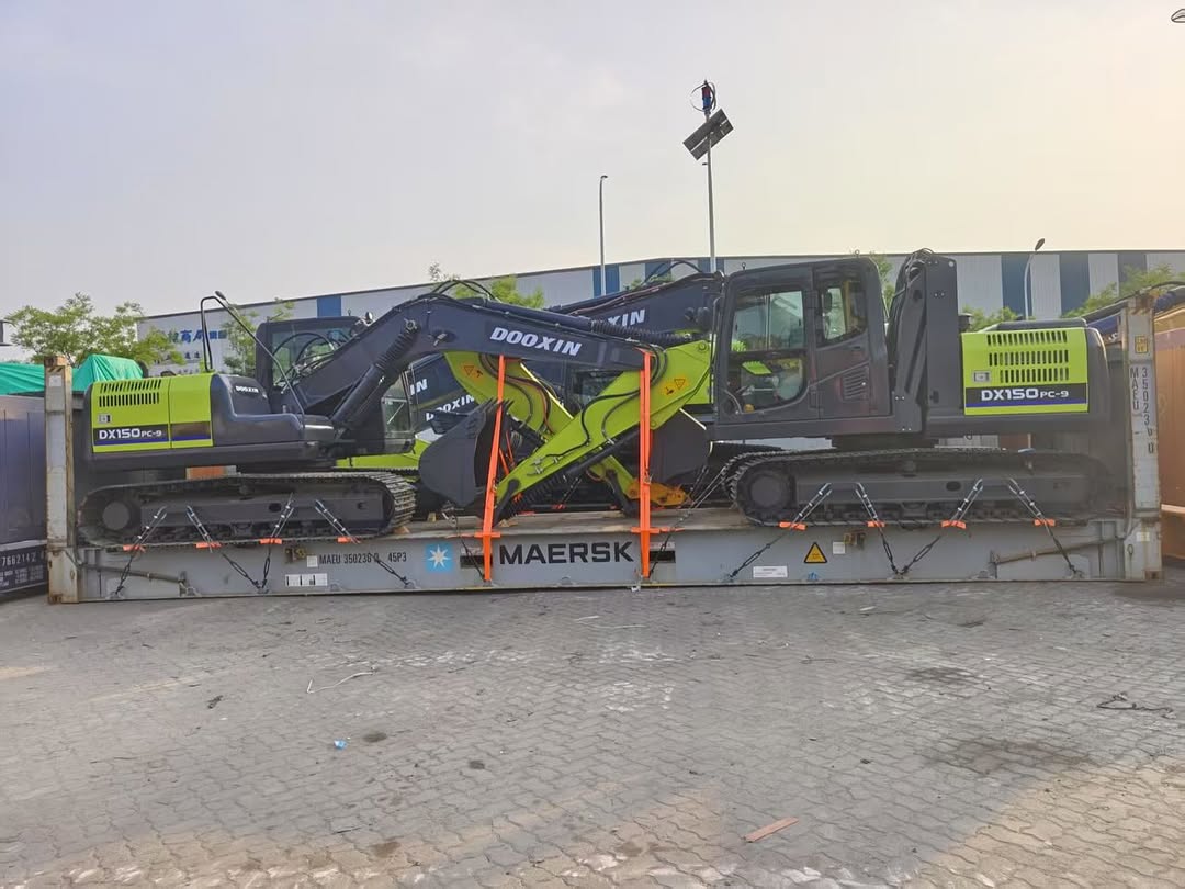 15 Tonnen, 23 Tonnen Bagger bereit für den Versand im Nahen Osten